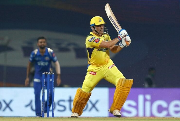 MI vs CSK: Dhoni Finishes Off In His Style